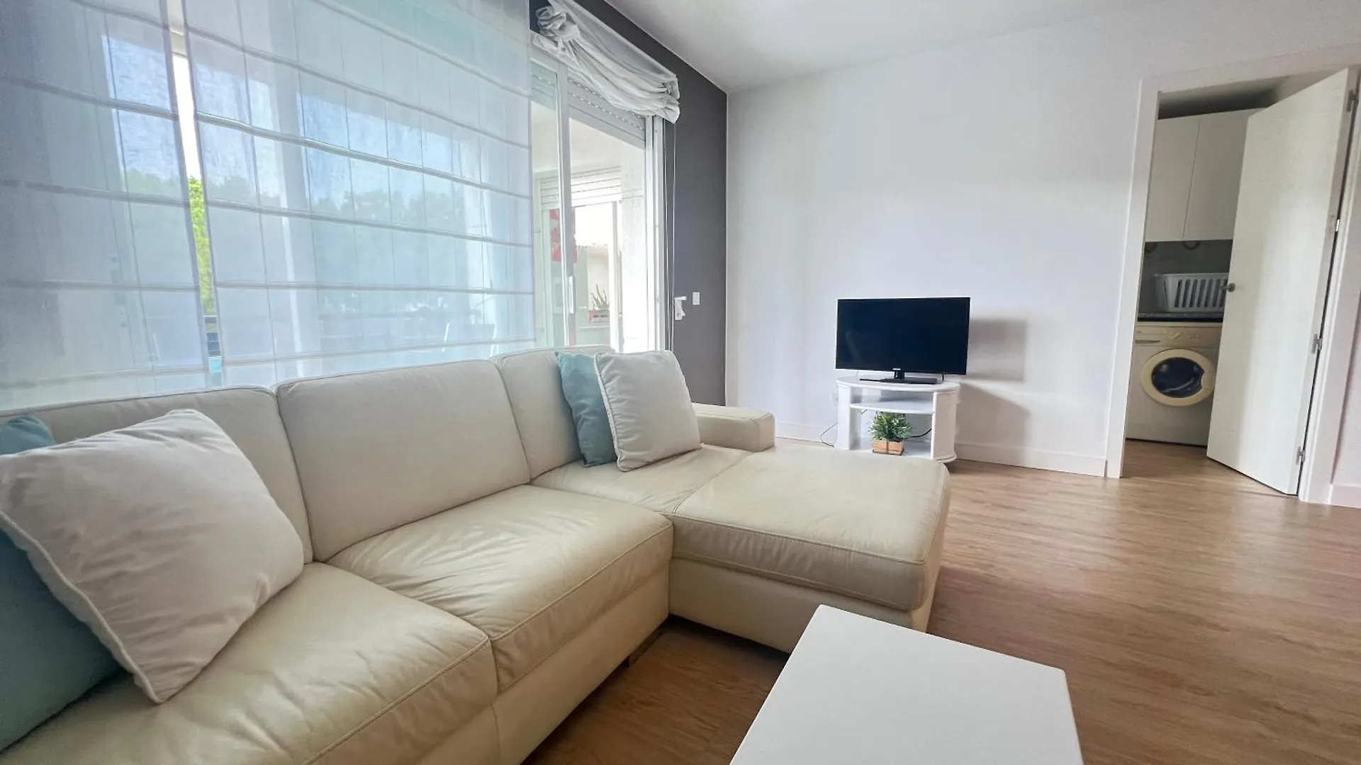 Επικοινωνία με το Apartamento Familiar Cerca Del Mar